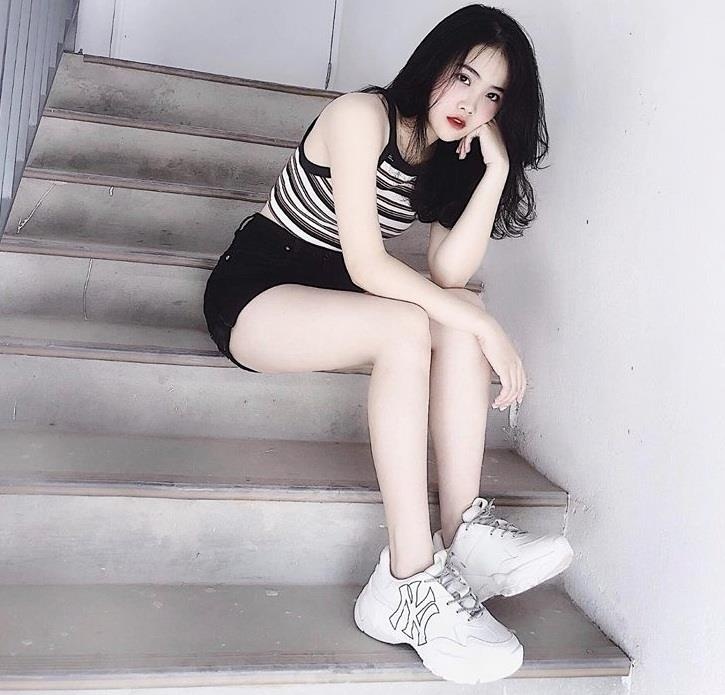 ban gai cau thu truoc va sau khi noi tieng anh 11