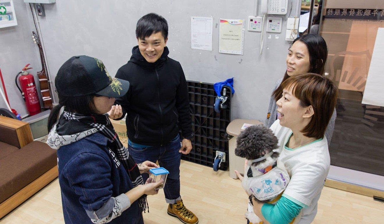 gioi tre Hong kong khong muon ra khoi nha anh 6