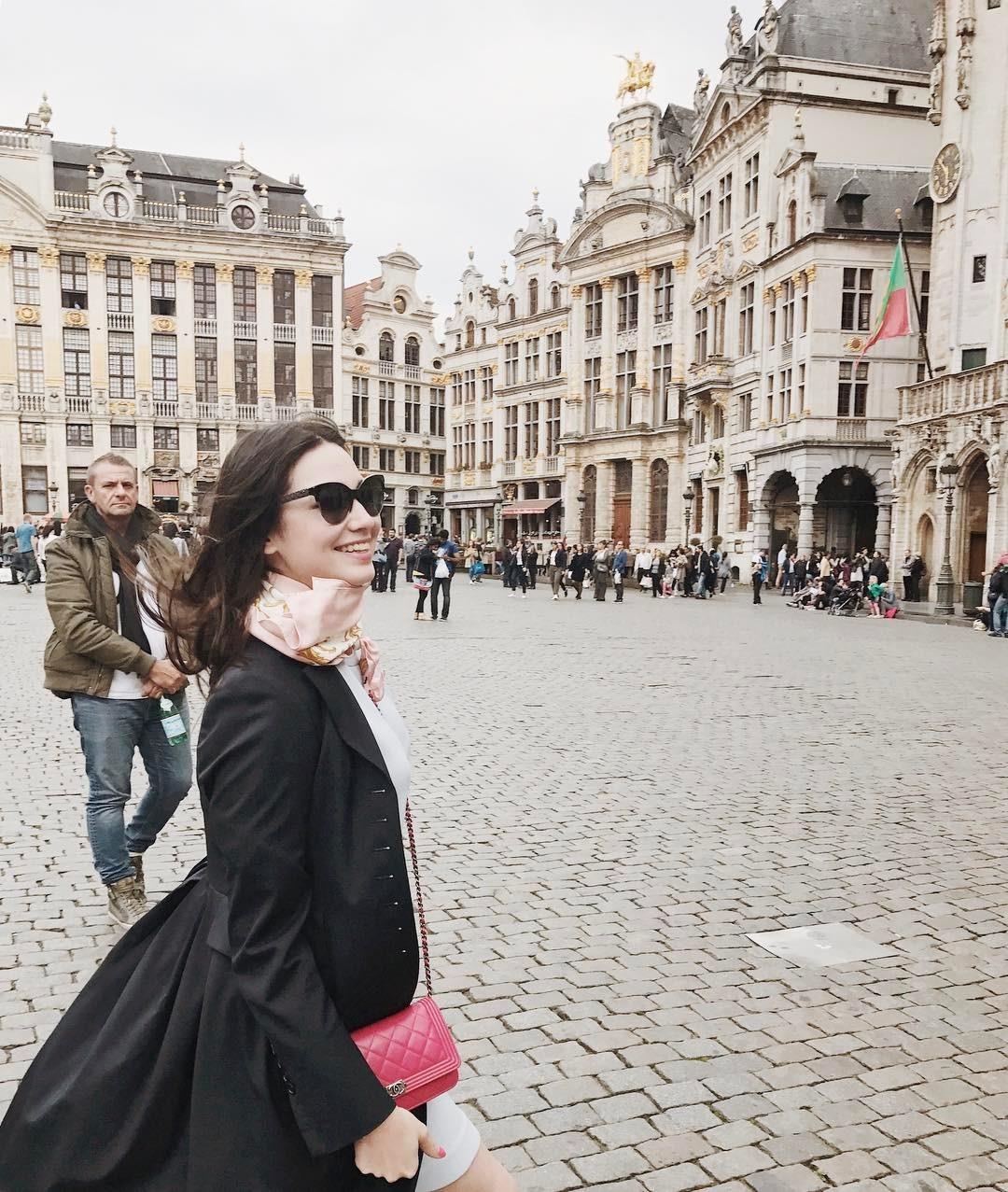 Nu sinh truong Luat quyen ru anh 9