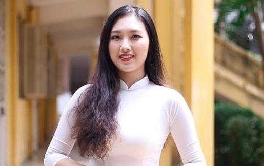 Hoa khoi Hoc vien Ngan hang ngai di giay cao got vi cao 1,73 m hinh anh