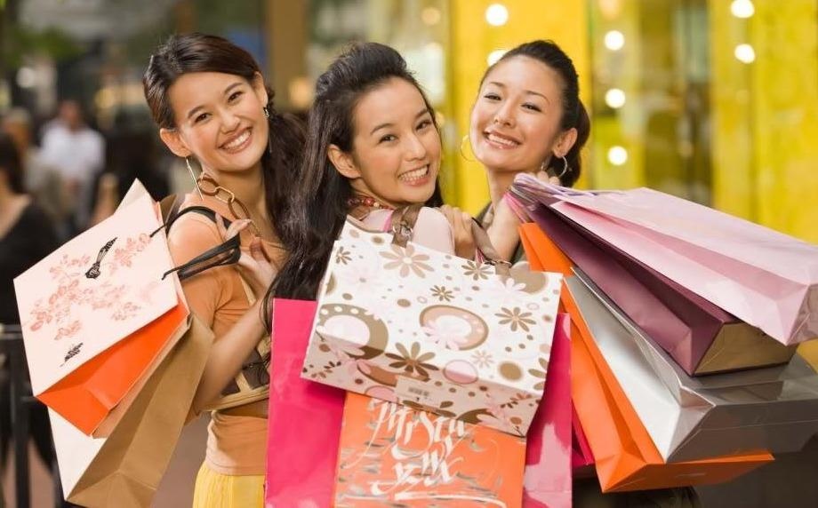 Giau nhu phu nu Trung Quoc, nem tien vao hang hieu de giai toa ap luc hinh anh