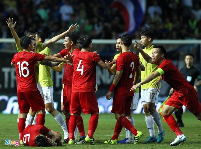 cầu thủ Thái tát Văn Hậu ảnh 4 cau thu Thai tat Van Hau anh 4