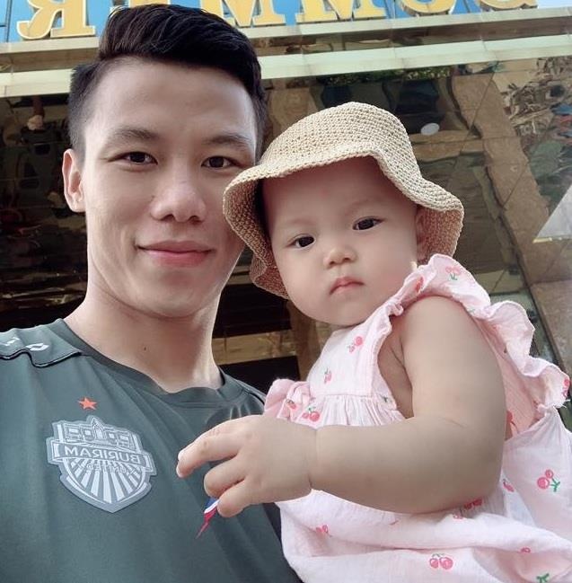 Quế Ngọc Hải mặc áo của Lương Xuân Trường ảnh 1 Que Ngoc Hai mac ao cua Luong Xuan Truong anh 1