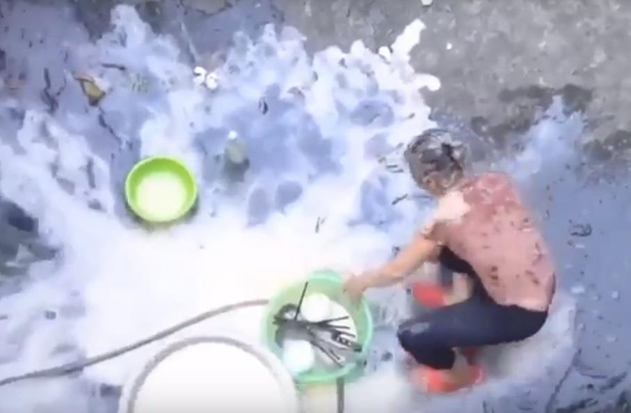 đổ trứng lên đầu mẹ ảnh 1 do trung len dau me anh 1