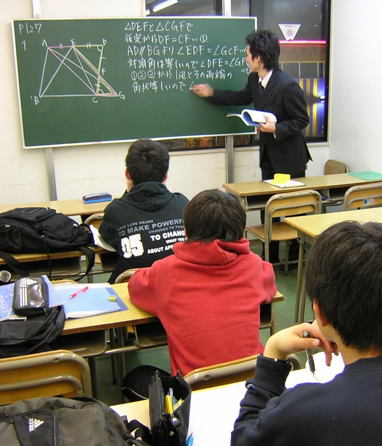 thi dai hoc o chau A anh 8