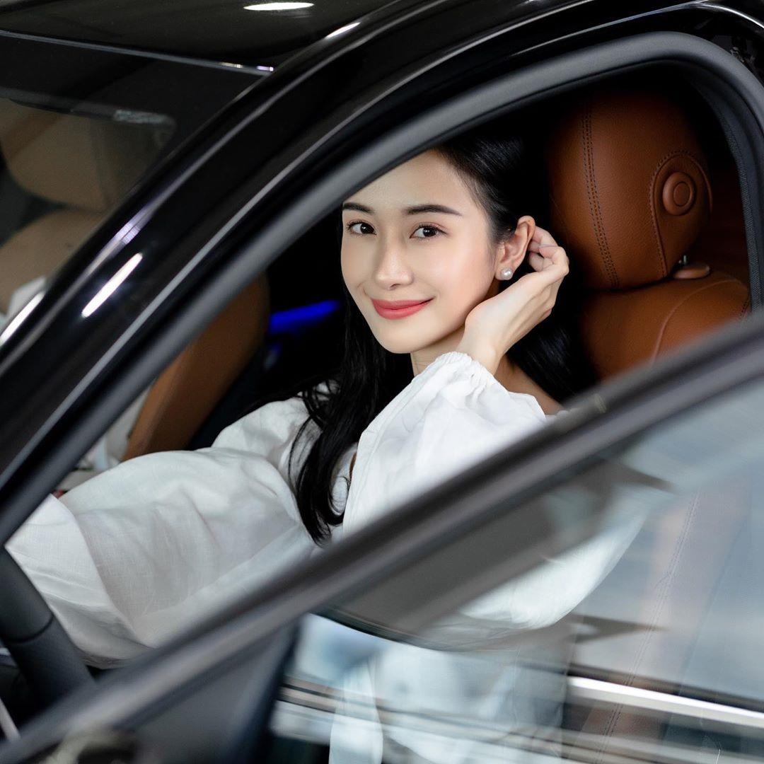 hot girl mua nha mua xe anh 2