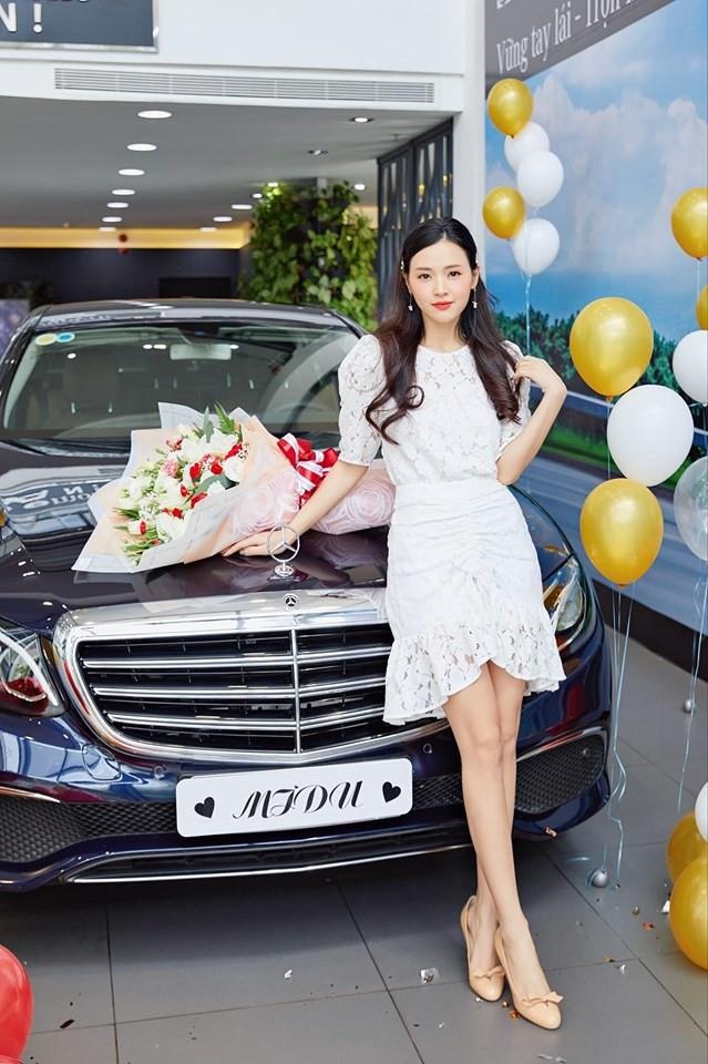 hot girl mua nha mua xe anh 6