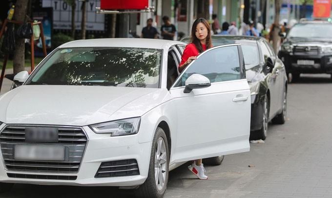 hot girl mua nha mua xe anh 4