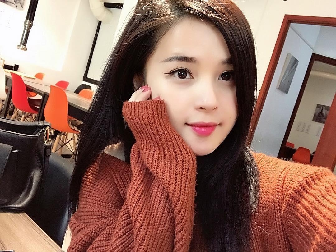 ban gai cau thu trong dai anh 10