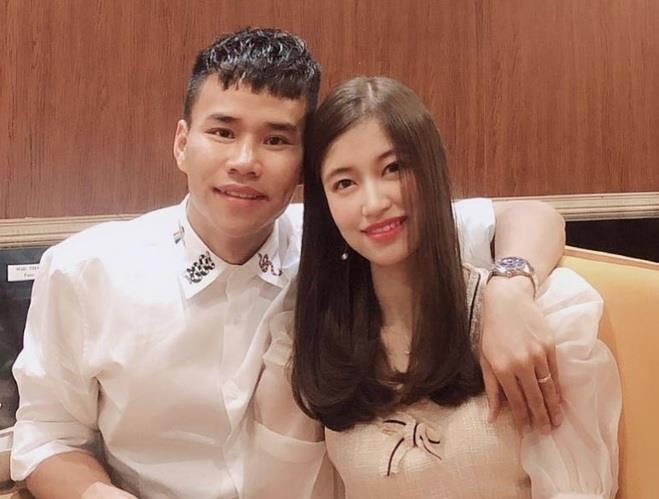 cầu thủ bảo vệ bạn gái ảnh 1 cau thu bao ve ban gai anh 1