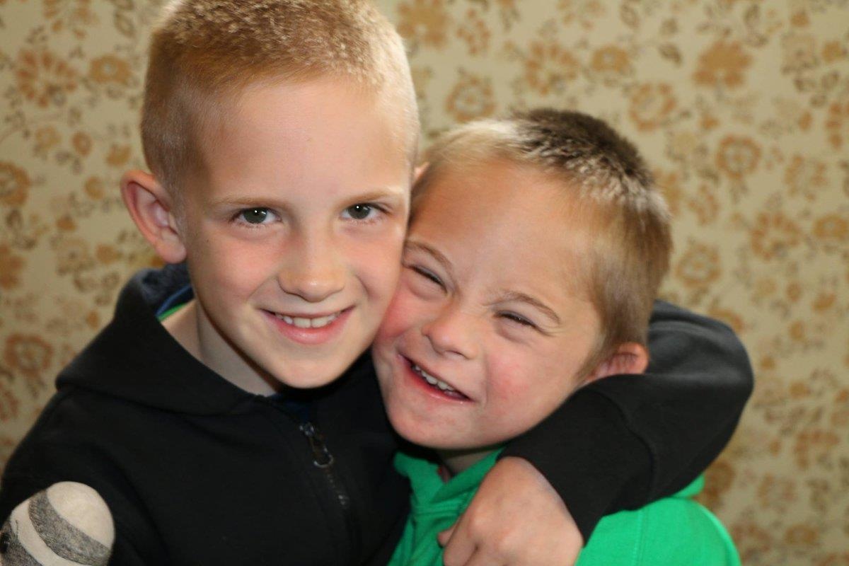 cap anh va em bi down anh 1