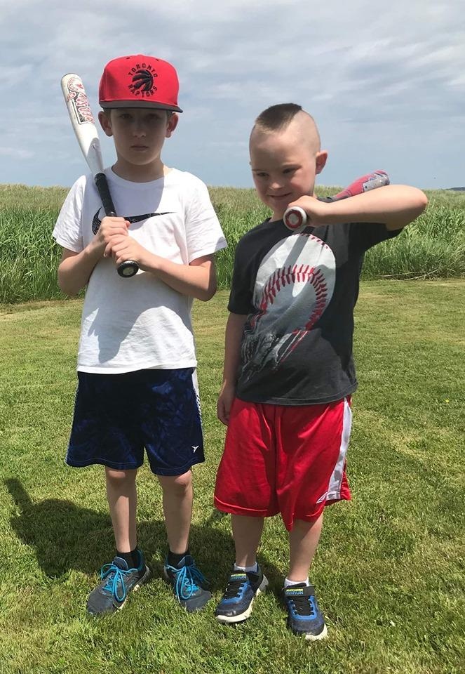 cap anh va em bi down anh 4