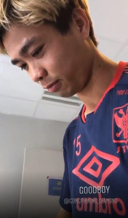 Cong Phuong massage cho dong doi anh 2