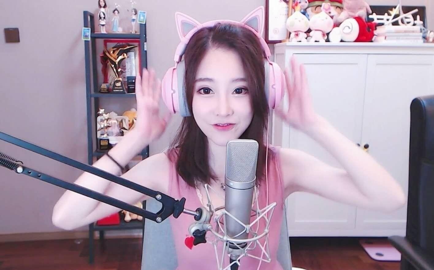 Thieu thon tinh cam, dan ong Trung Quoc vung tien cho nu streamer hinh anh