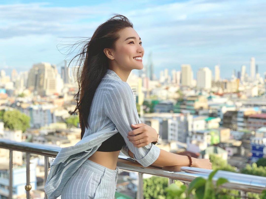 ban gai cau thu anh 7