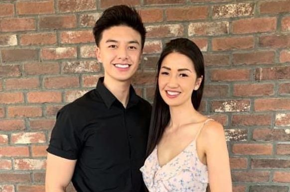 Nhung cap me con chau A co nhan sac 'hack tuoi', nhin nhu hai chi em hinh anh