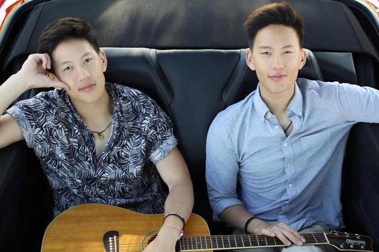 Cap song sinh goc Viet cover ca khuc 'I love you 3000' hinh anh