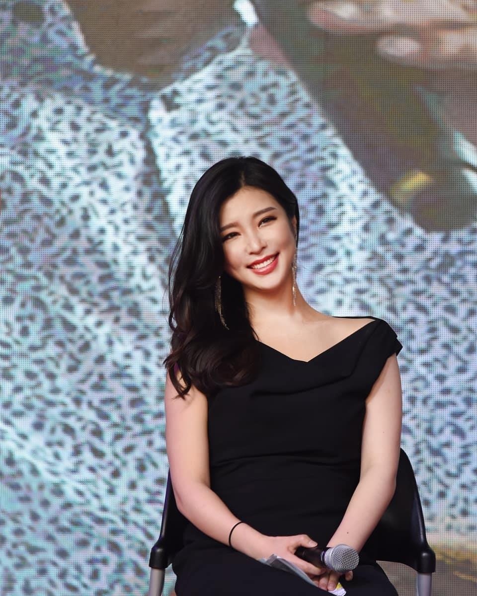 co giao han quoc nong bong anh 6