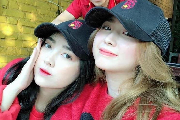 3 cap 'chi em' trong hoi WAGs giong nhau tu ngoai hinh den phong cach hinh anh