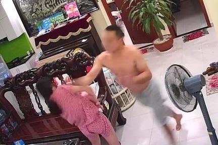 Bao luc gia dinh o chau A duoc dung duong trong nen van hoa 'nam tri' hinh anh