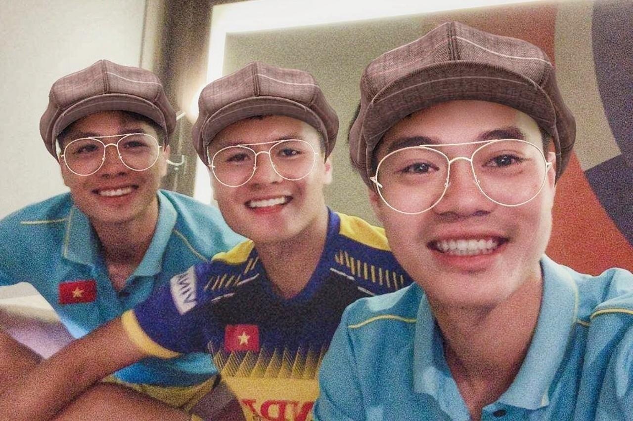 'Hoi anh trai mua' va nhung nhom ban than trong doi tuyen Viet Nam hinh anh