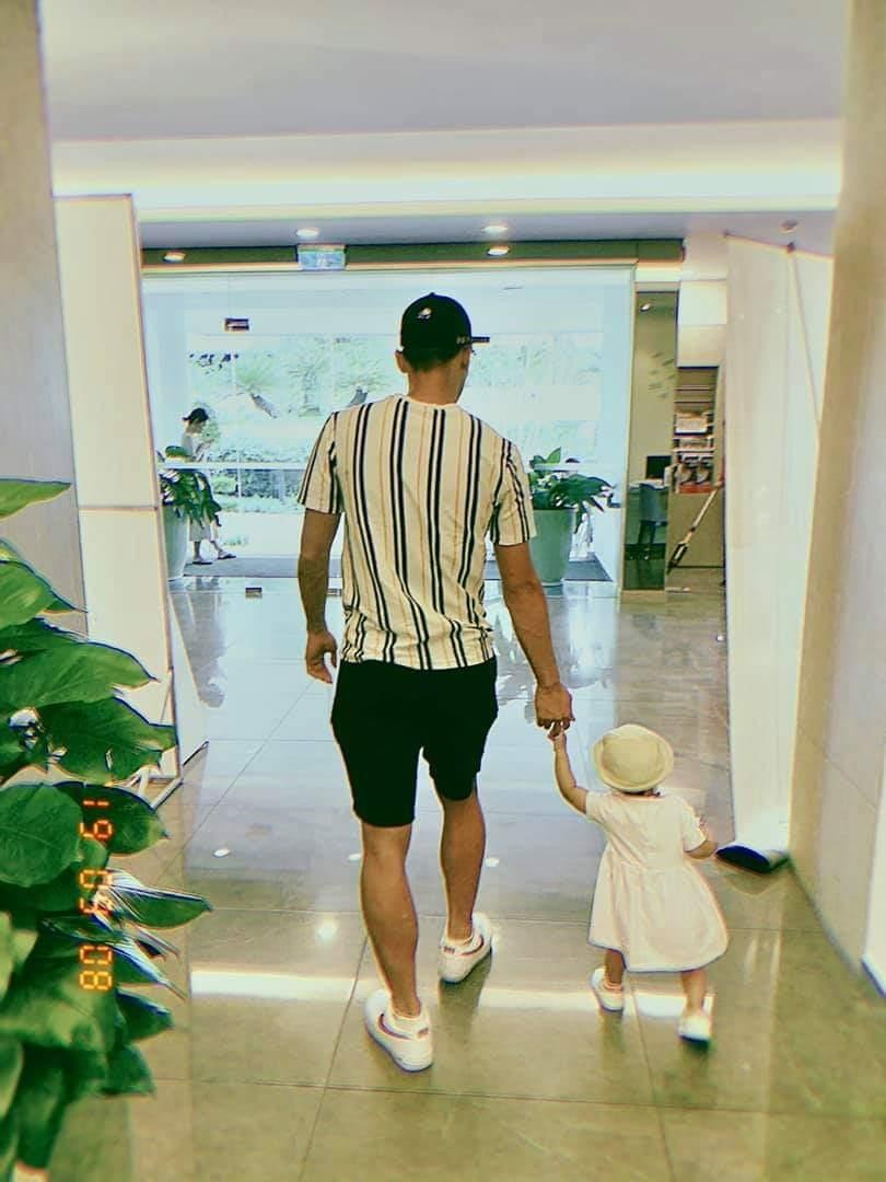 Ban gai cau thu anh 2