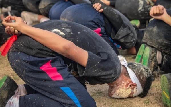 Bang dang sinh vien dam chem, no sung giua duong pho Thai Lan hinh anh