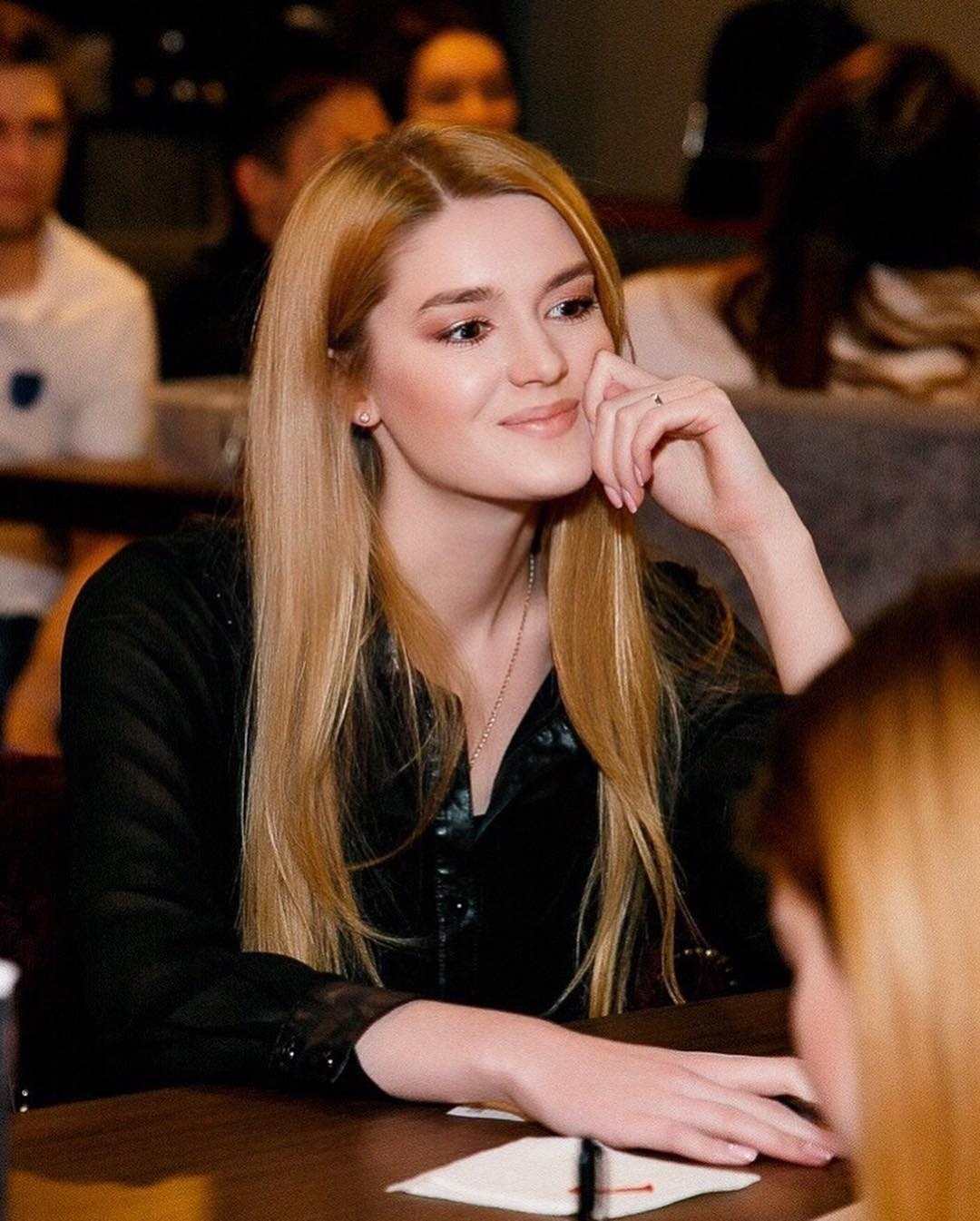 Nu than bong chuyen anh 9