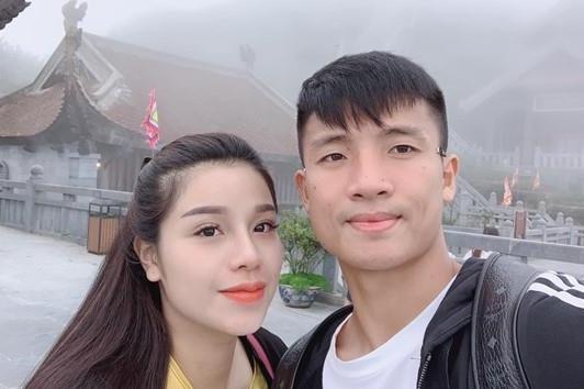 Vo Bui Tien Dung len doi iPhone 11 va dan WAGs Viet dam me hang hieu hinh anh