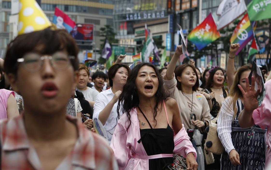 Mat viec, bi duoi khoi nha va su thu ghet cua xa hoi Han voi LGBT hinh anh