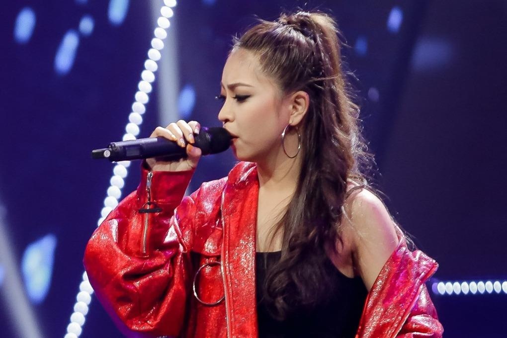 Nhat Le va dan ban gai cau thu lan san showbiz tu ca hat den dien xuat hinh anh