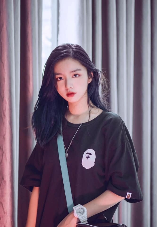 nu sinh dh kinh te quoc dan anh 7