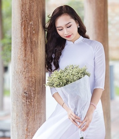 nu sinh dh kinh te quoc dan anh 11