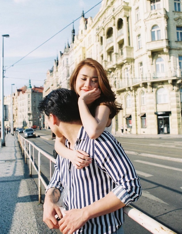 Hot girl nhom hai anh 4