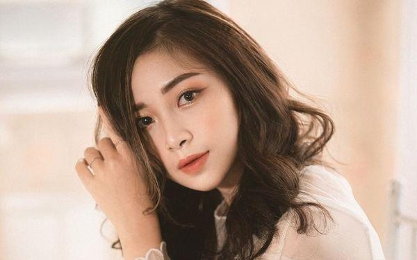Ban gai Van Duc va nhung co giao noi dinh dam mang xa hoi hinh anh