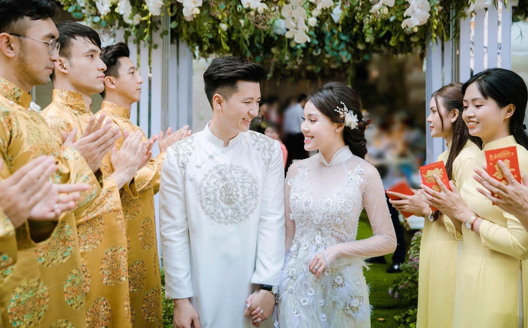 Au Ha My lam dam hoi dat vang, Giang Le chup anh cuoi o troi Tay hinh anh