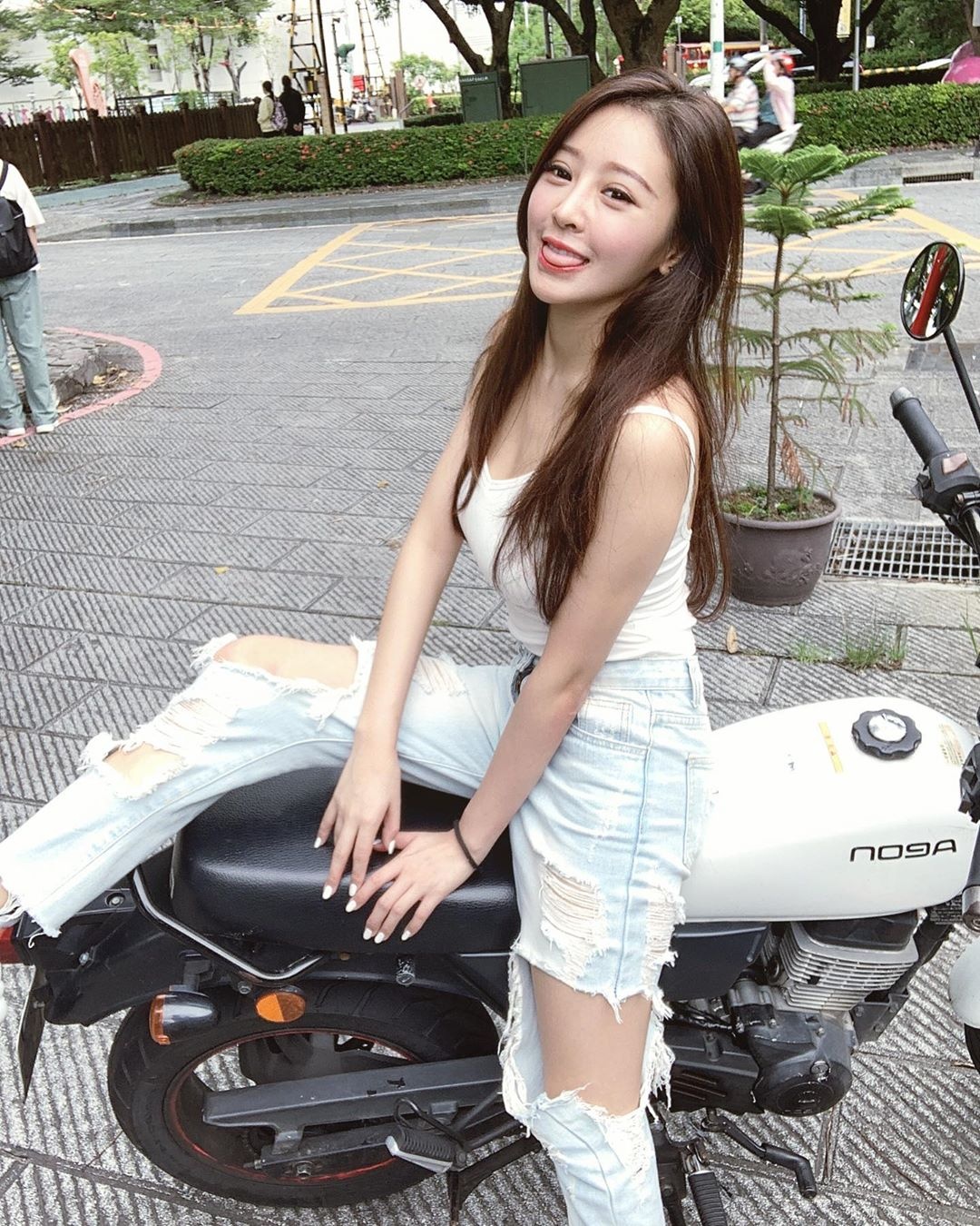 mac bikini ban tra sua anh 4