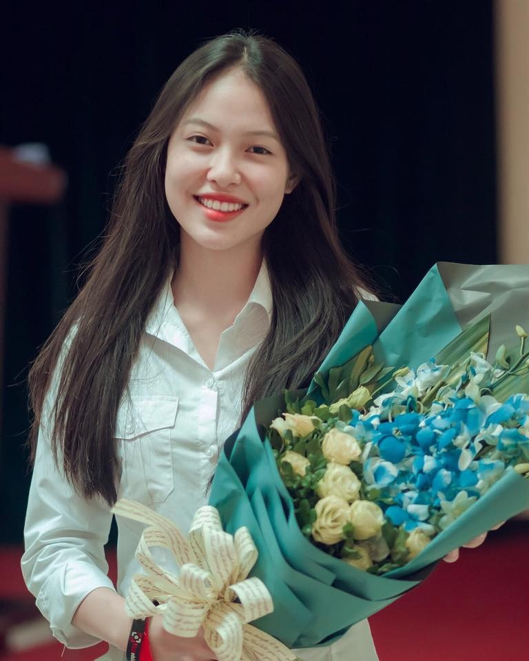 nu sinh bat ngo noi tieng anh 2