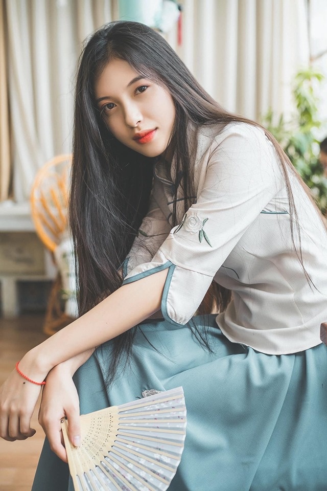 nu sinh hoc vien toa an anh 6