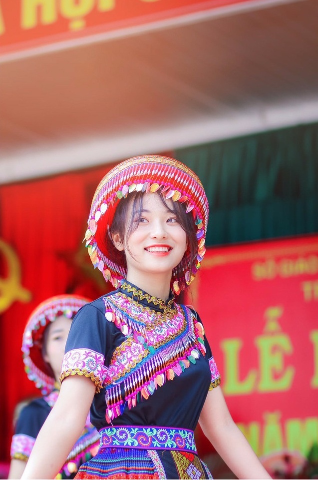 nu sinh bat ngo noi tieng anh 4