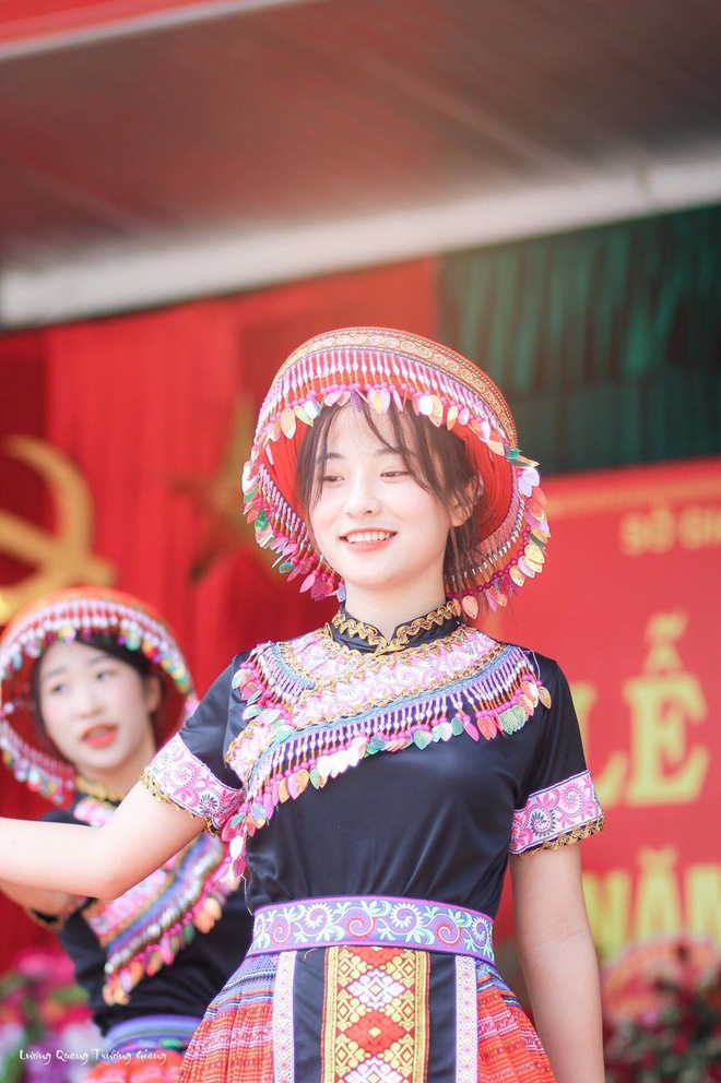 nu sinh bat ngo noi tieng anh 5