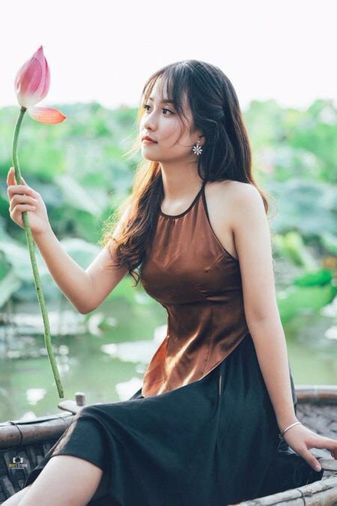 nu sinh bat ngo noi tieng anh 7
