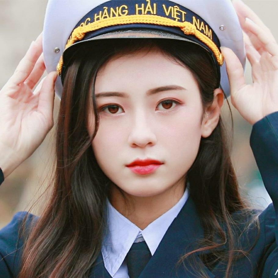 nu sinh bat ngo noi tieng anh 10