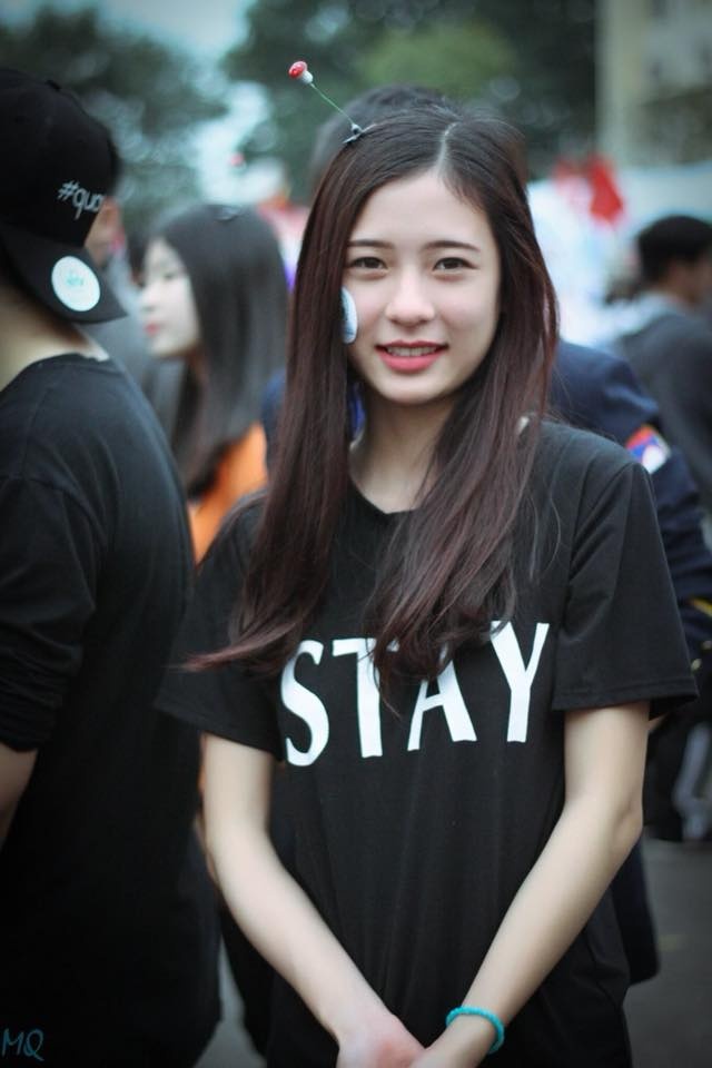 nu sinh bat ngo noi tieng anh 11