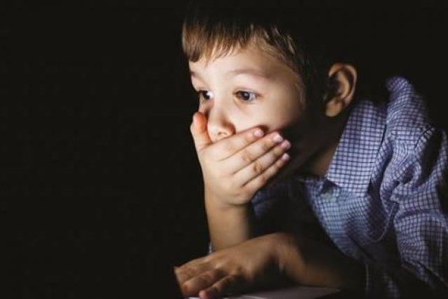 Tre xem phim khieu dam, khong phan biet duoc sex va porn, loi cua ai? hinh anh