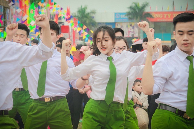 nu canh sat xinh dep anh 9