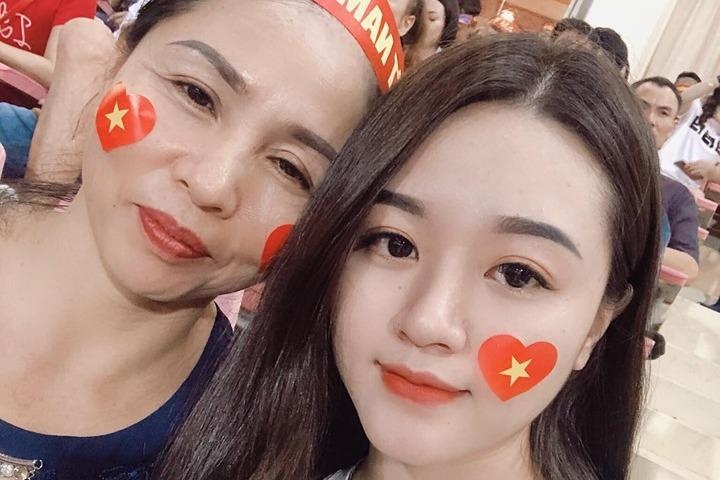 Ban gai Van Hau, Xuan Manh den san My Dinh tiep lua cho tuyen Viet Nam hinh anh