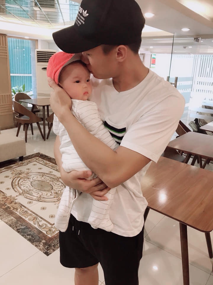 Cau thu khoe anh con anh 5