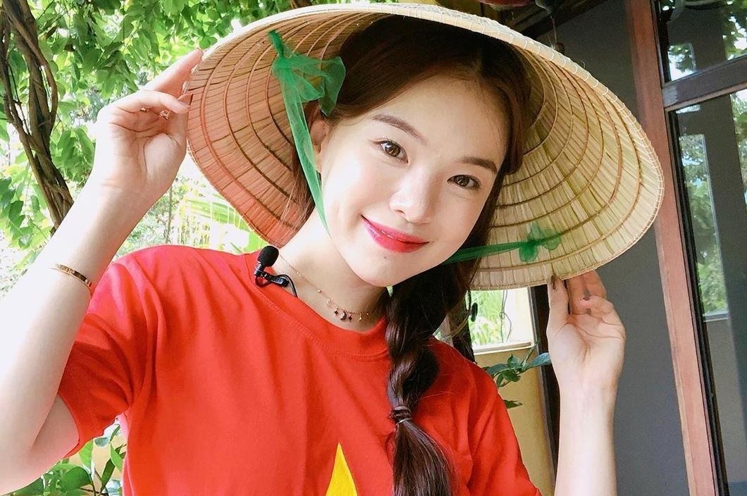 Thien than noi y Han Quoc khoe anh tu lam banh xeo, check-in Phu Quoc hinh anh