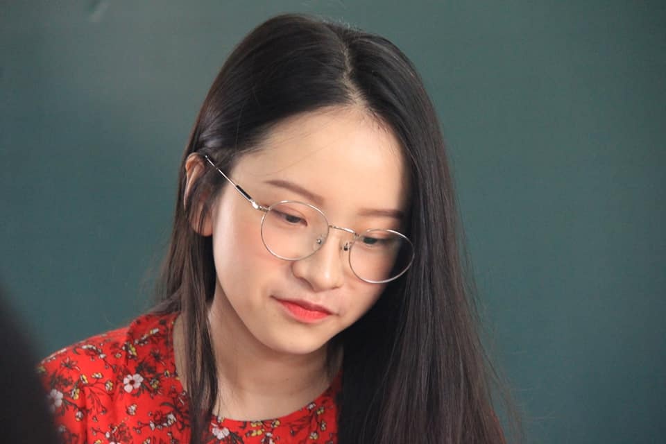 Co giao day tieng anh xinh dep anh 1